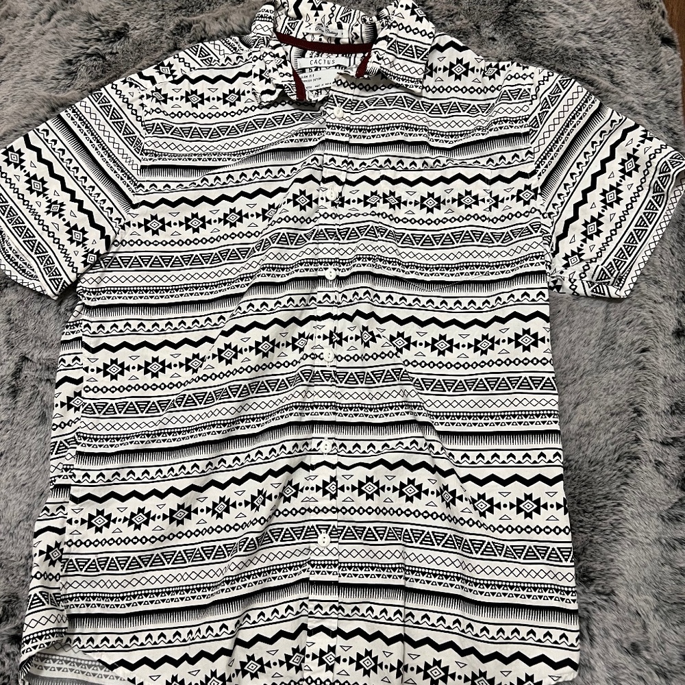Cactus Man Short Sleeve Slim Fit Button Down Shirt | Size Medium